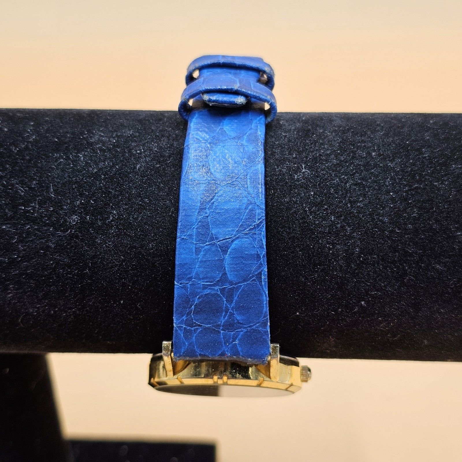 Vintage St. Bernard Gold Tone Quartz Kitten Watch New Battery Runs Great — image 7 of 8